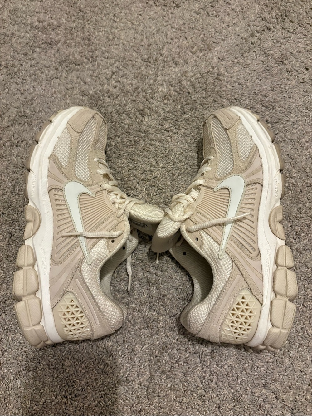 Nike Women's Zoom Vomero 5